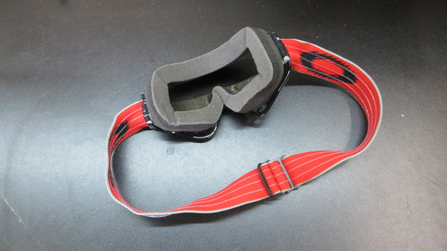 Load image into Gallery viewer, Used Oakley Motorcross Goggles
