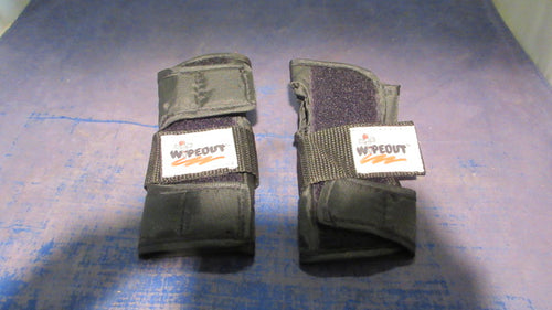 Used Wipe Out Wrist Guards Youth Size Medium