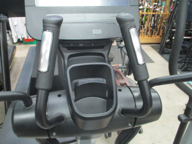 Load image into Gallery viewer, used Life Fitness 95XS Commercial EllipticalFunctional But (needs Service)
