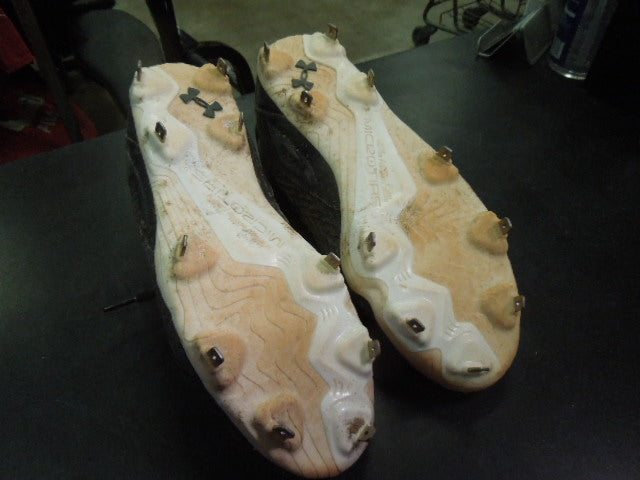 Load image into Gallery viewer, Heavy Use Under Armour BSBL Metal Cleats Size 7
