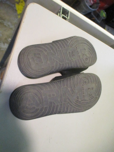 Load image into Gallery viewer, Used Under Armour Youth 1 Slide Sandal
