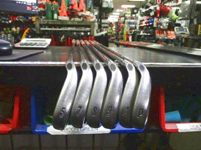 Load image into Gallery viewer, Used Callaway Steelhead X-14 6pc Right Hand Iron Set 5-9i and APw NO 6 IRON
