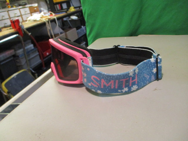 Load image into Gallery viewer, Used Smith Optics Youth Goggles
