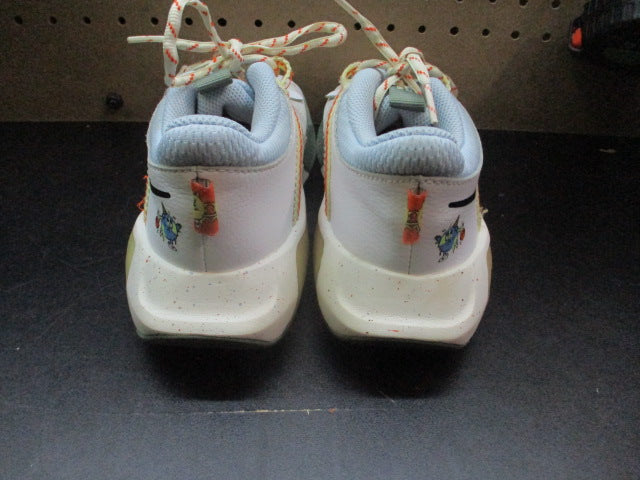 Load image into Gallery viewer, Used Nike Air Zoom Crossover Basketball Shoes - Size Youth 4.5
