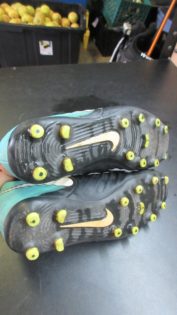 Used Nike Tiempo Soccer Cleats - Size 8.5