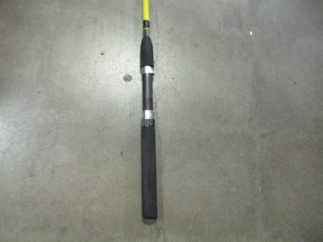 Load image into Gallery viewer, Used Fin-Chaser 6&#39; 2-Piece Fishing Pole
