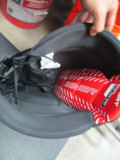 Load image into Gallery viewer, Used Bauer Lil' Sport Junior Large Hockey Breezers
