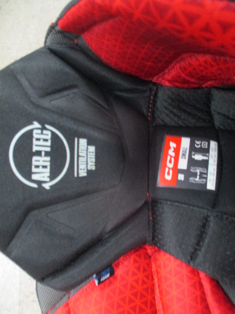 Load image into Gallery viewer, Used CCM FT6 Senior Hockey Breezers Size Small

