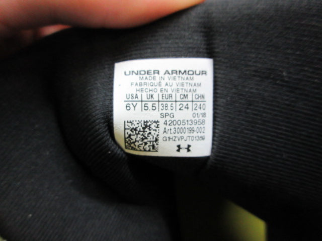 Load image into Gallery viewer, Used Under Armour Kids' Renegade RM Football Cleats - Size Youth 6
