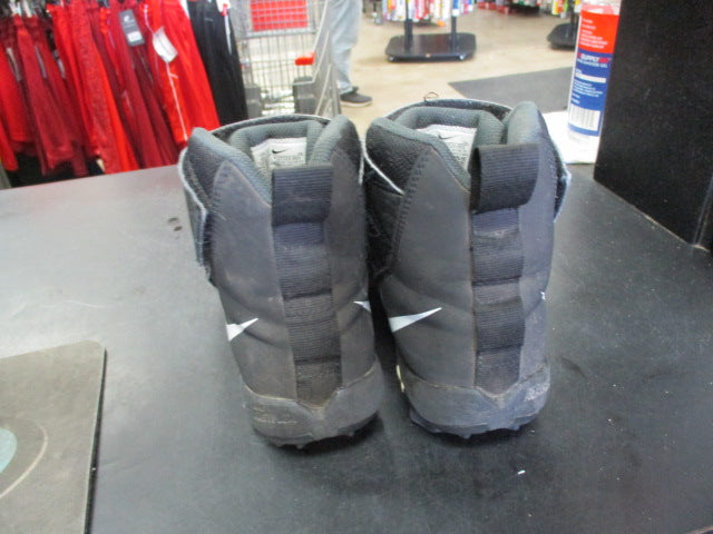 Load image into Gallery viewer, Used Nike Force Savage Size Youth 4 Cleats
