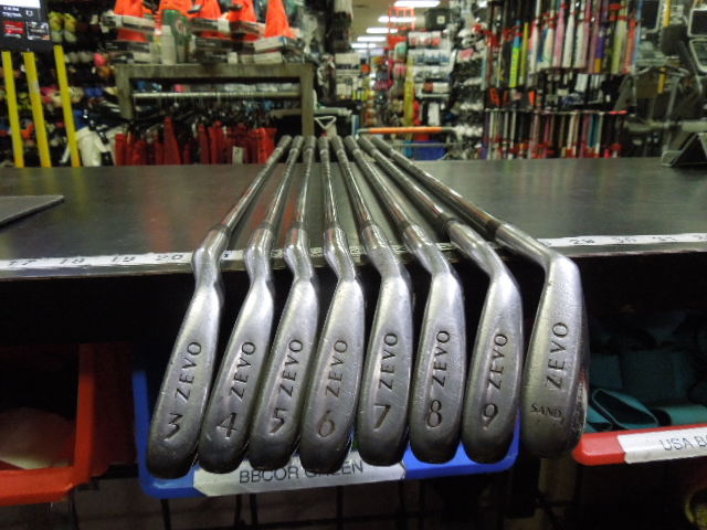 Load image into Gallery viewer, Used Zevo Comp Equipe Attack Zone Oversized Right Hand 11pc Golf Club Set
