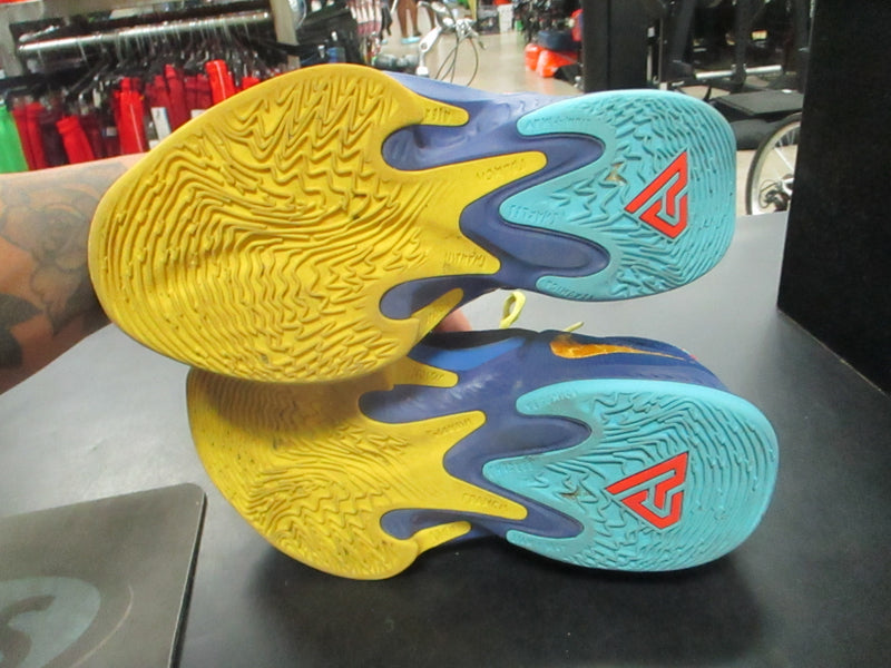 Load image into Gallery viewer, Used Nike Zoom freak SE Size Youth Sneakers
