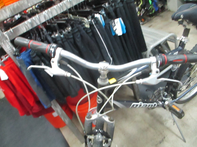 Load image into Gallery viewer, Used Giant Sedona DX 26&quot; 21 Speed Mountain Bike
