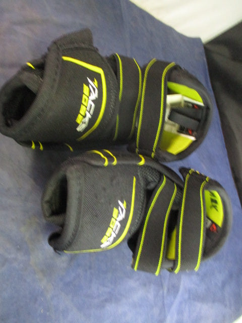 Load image into Gallery viewer, Used CCM Tacks 3092 Hockey Elbow Pads Size Youth Small
