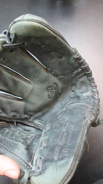 Used Wilson A500 11" Glove - RHT