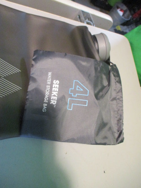 Load image into Gallery viewer, Used Hydrapak Seeker 4L Collapsible Water Container
