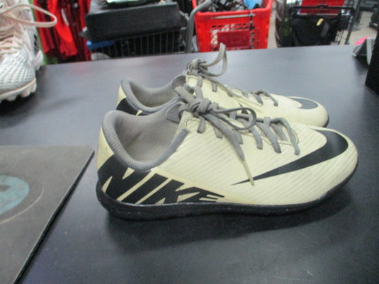 Used Nike Mercurial Size Youth 1.5 Indoor Soccer Cleats
