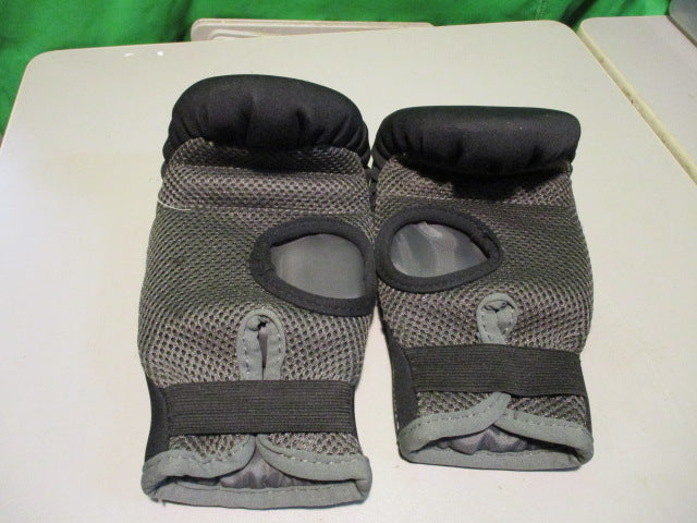 Load image into Gallery viewer, Used Everlast Heavy Bag Boxing Gloves
