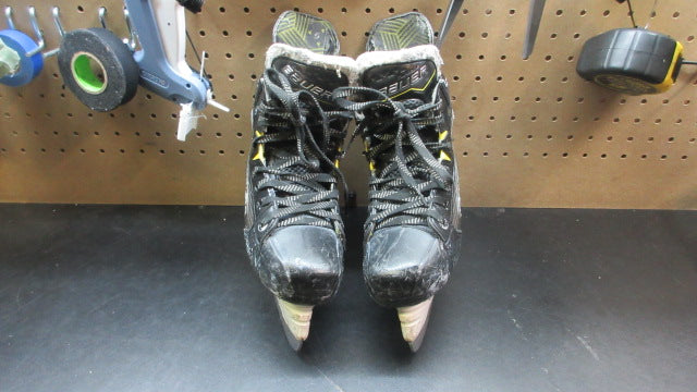 Load image into Gallery viewer, Used Bauer Supreme M40 Hockey Skates - Size 2.5
