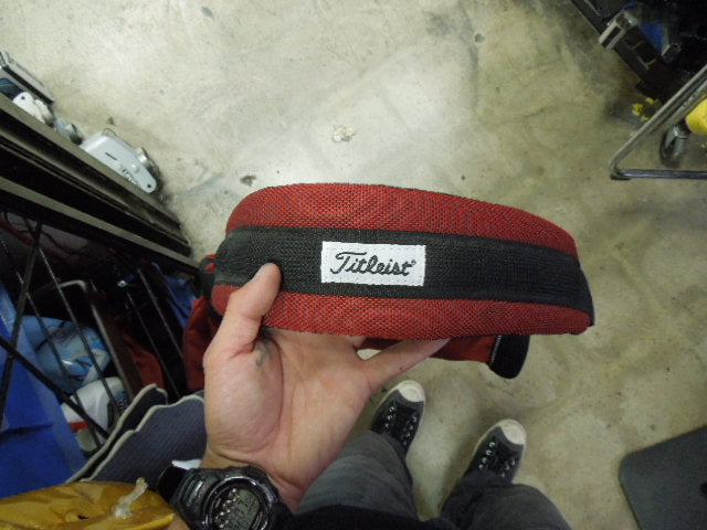 Load image into Gallery viewer, Used Titleist Sunday Golf Carry Bag in Red
