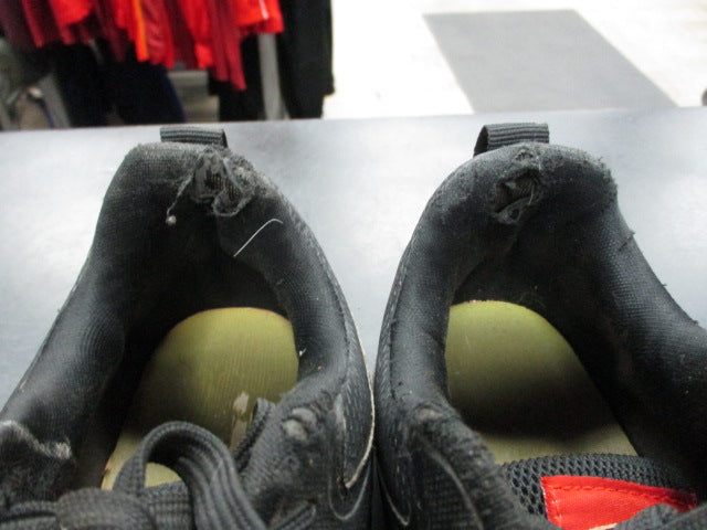Load image into Gallery viewer, Used Rawlings Coolflo Size 5.5 Baseball Cleats
