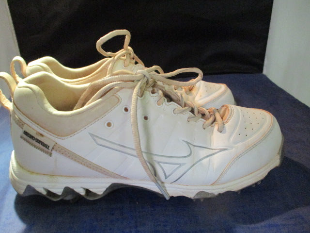 Load image into Gallery viewer, Used Mizuno Metal Softball Cleats Size 8.5
