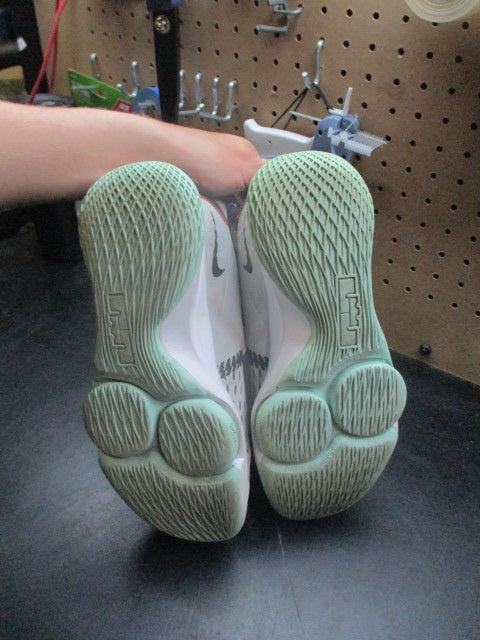 Used Nike LeBron Witness 5 Pure Platinum Light Dew - Size 7.5