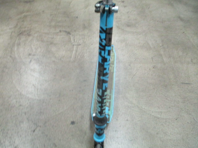 Load image into Gallery viewer, Used Madd Gear Folding Kids Scooter
