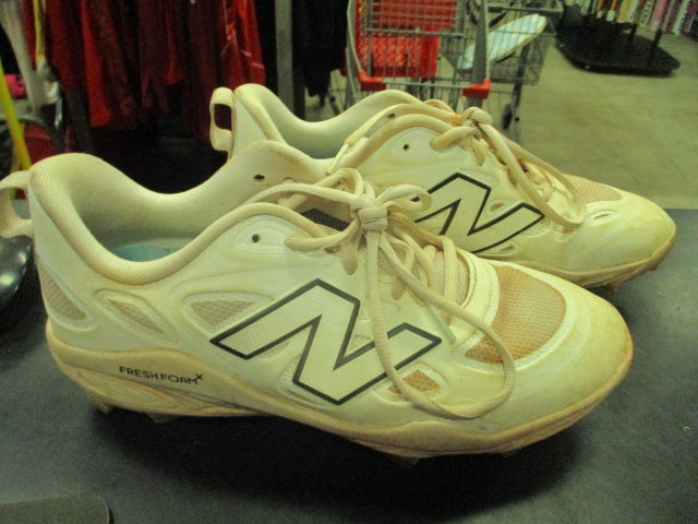 Load image into Gallery viewer, Used New Balance Velo V4 Softball Cleats Size 9
