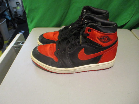 Used Nike Jordan 1 Retro Size 7 Sneakers (Need Insoles)