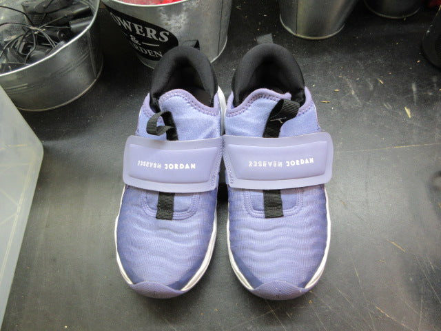 Load image into Gallery viewer, Used Jordan Kids 23/7 Sneakers - Size Youth 2
