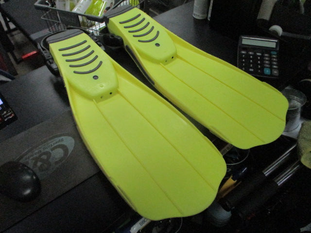 Load image into Gallery viewer, Used Tusa Liberator Xten Fins in Yellow No Size Found
