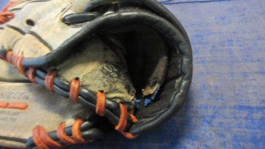 Used Mizuno Prospect Power Close 11" Glove - LHT - broken strap