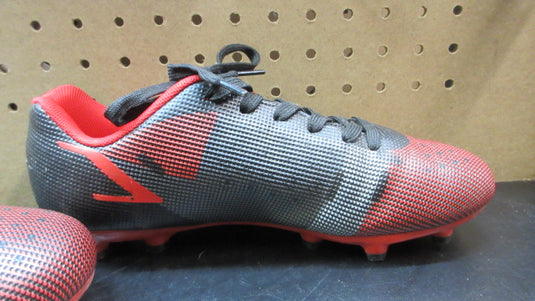 Used BURUDANI Soccer Cleats - Size 6