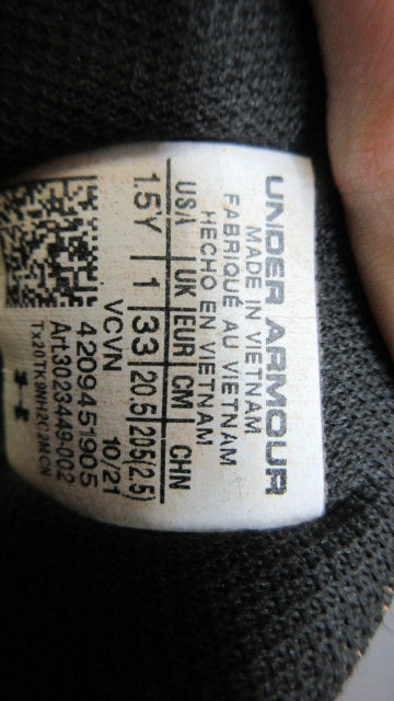 Load image into Gallery viewer, Used Under Armour Lead Off  Baseball Cleats - Size Youth 1.5
