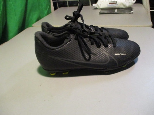 Used Nike Mercurial Vapor 15 Club MG Shadow Size Youth 2.5 Soccer Cleats