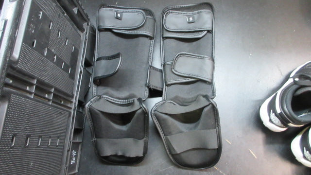 Load image into Gallery viewer, Used Venum Challenger Standup Shin Guards - Size Small
