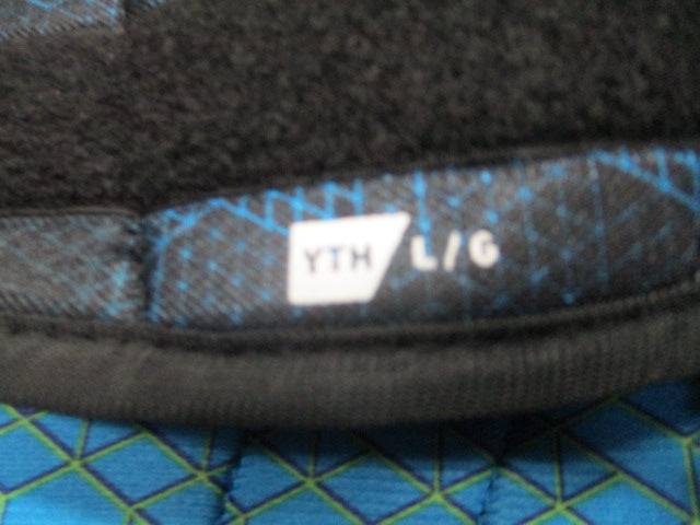 Load image into Gallery viewer, Used Bauer Youth Large Hockey Shoulder Pads
