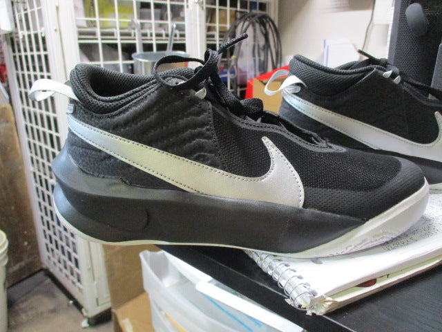 Load image into Gallery viewer, Used Nike Team Hustle Basketball Shoes - Size Youth 5
