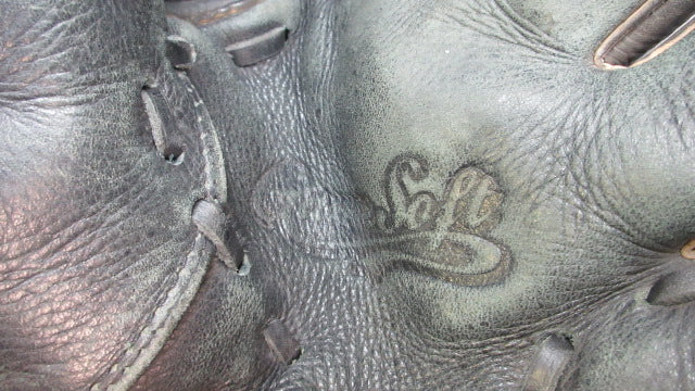 Load image into Gallery viewer, Used Wilson A500 11" Glove - RHT
