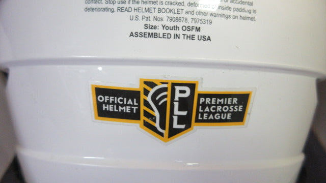 Load image into Gallery viewer, Cascade CS-R Lacrosse Helmet Youth Size OSFM - Like New
