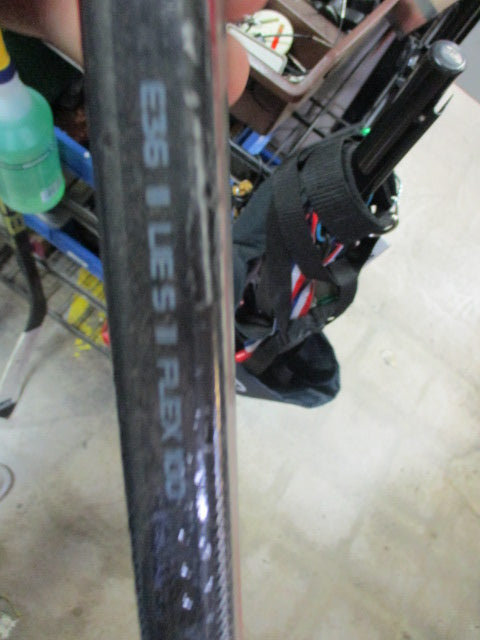 Load image into Gallery viewer, Used Easton Synergy HTX Hockey Stick 63&quot; RH
