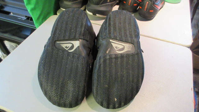 Load image into Gallery viewer, Used Quicksilver Scuba Boots Size 9

