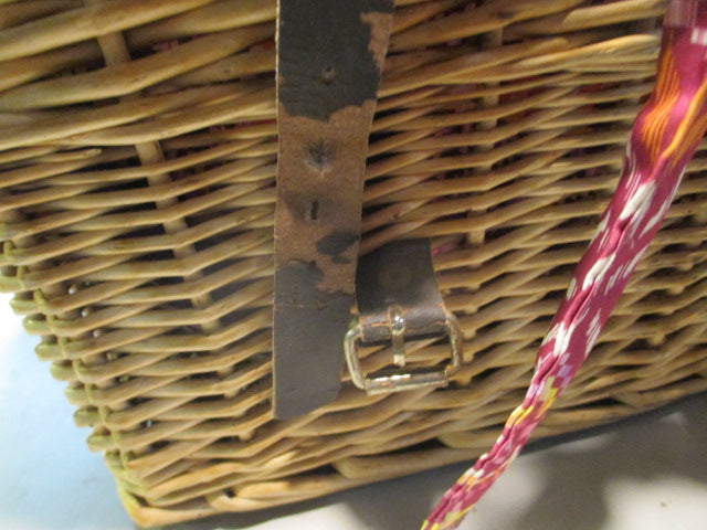 Load image into Gallery viewer, Used Wicker Bicycle BASKET With Liner
