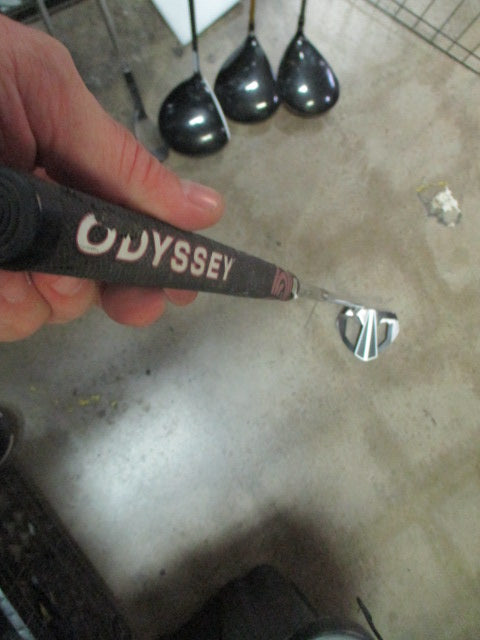 Load image into Gallery viewer, Used Odyssey White Ice DART RH Putter 34" With covr
