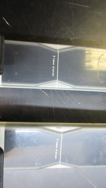 Load image into Gallery viewer, Used Elan Race Integra Jr Skis W/ Fischer Bindings 120cm
