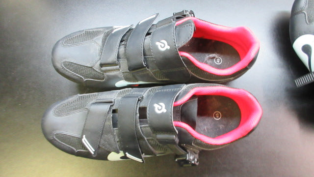 Load image into Gallery viewer, Used Peloton Spin Bike Shoes Size 45 US Size 11.5
