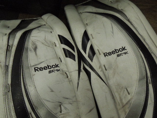 Load image into Gallery viewer, Used Reebok Lefevre Goalie Pads in White Size 35"+2
