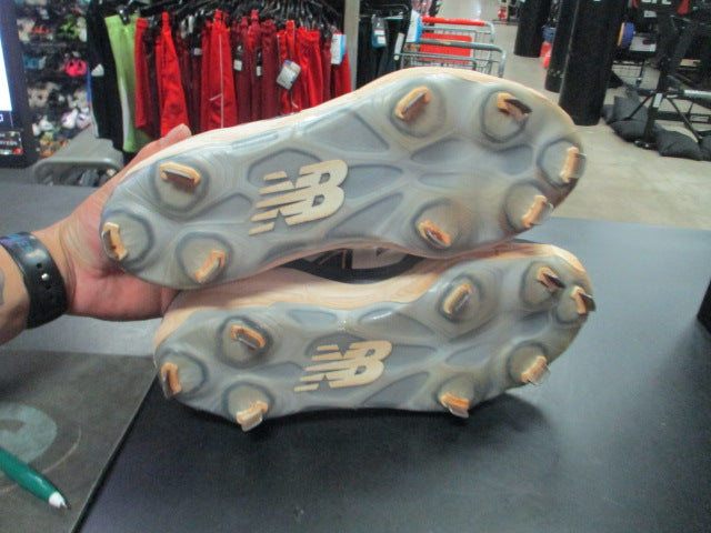 Load image into Gallery viewer, Used New Balance Fresh Foam Size 8 Metal Cleats
