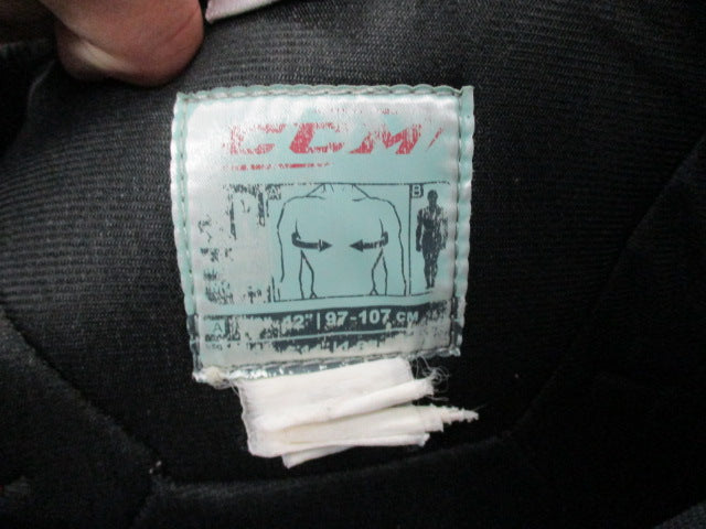 Load image into Gallery viewer, Used CCM U+  Fit07 Junior Youth Medium Hockey Shoulder Pads
